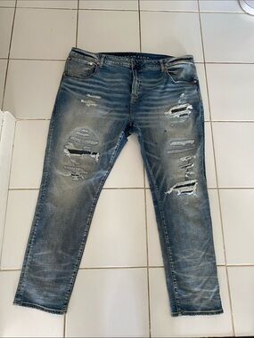 American Eagle Outfitters Men’s Ripped Washed Blue Slim Straight Jeans